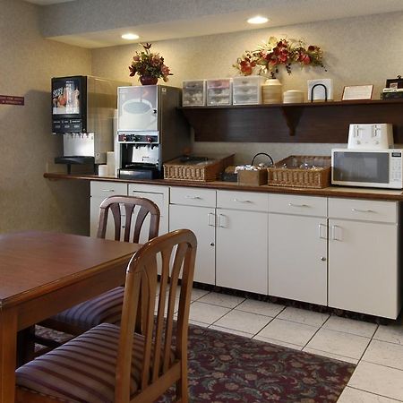 Baymont By Wyndham Dowagiac Hotel Restaurant foto