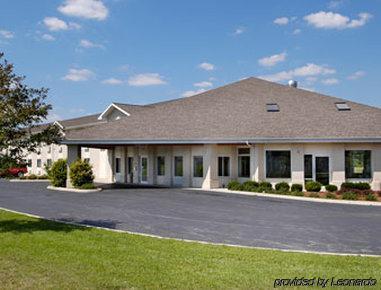 Baymont By Wyndham Dowagiac Hotel Buitenkant foto