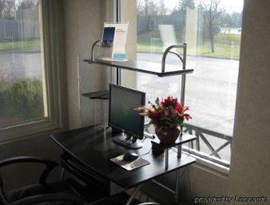 Baymont By Wyndham Dowagiac Hotel Buitenkant foto