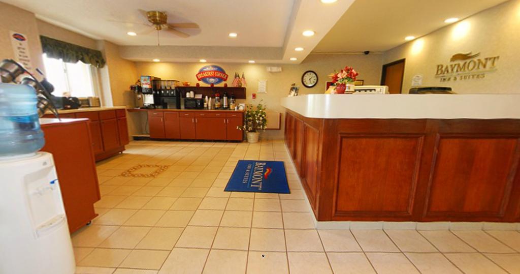 Baymont By Wyndham Dowagiac Hotel Buitenkant foto
