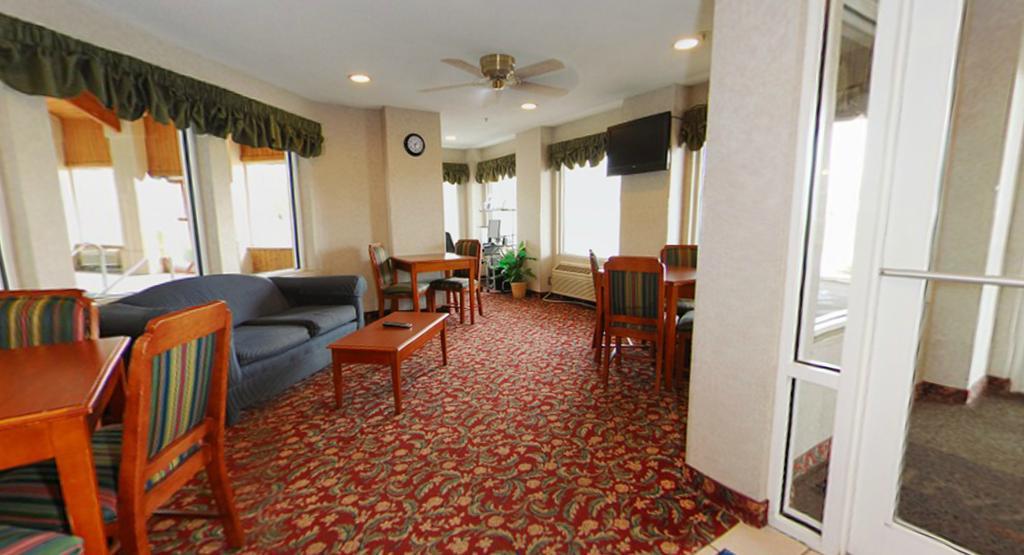 Baymont By Wyndham Dowagiac Hotel Buitenkant foto